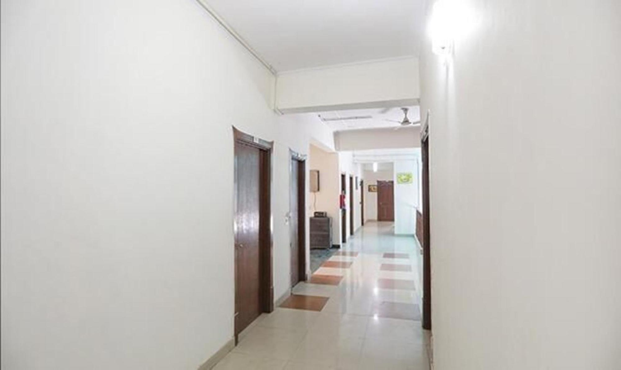 Fabexpress Ap International Hotel Noida Ngoại thất bức ảnh