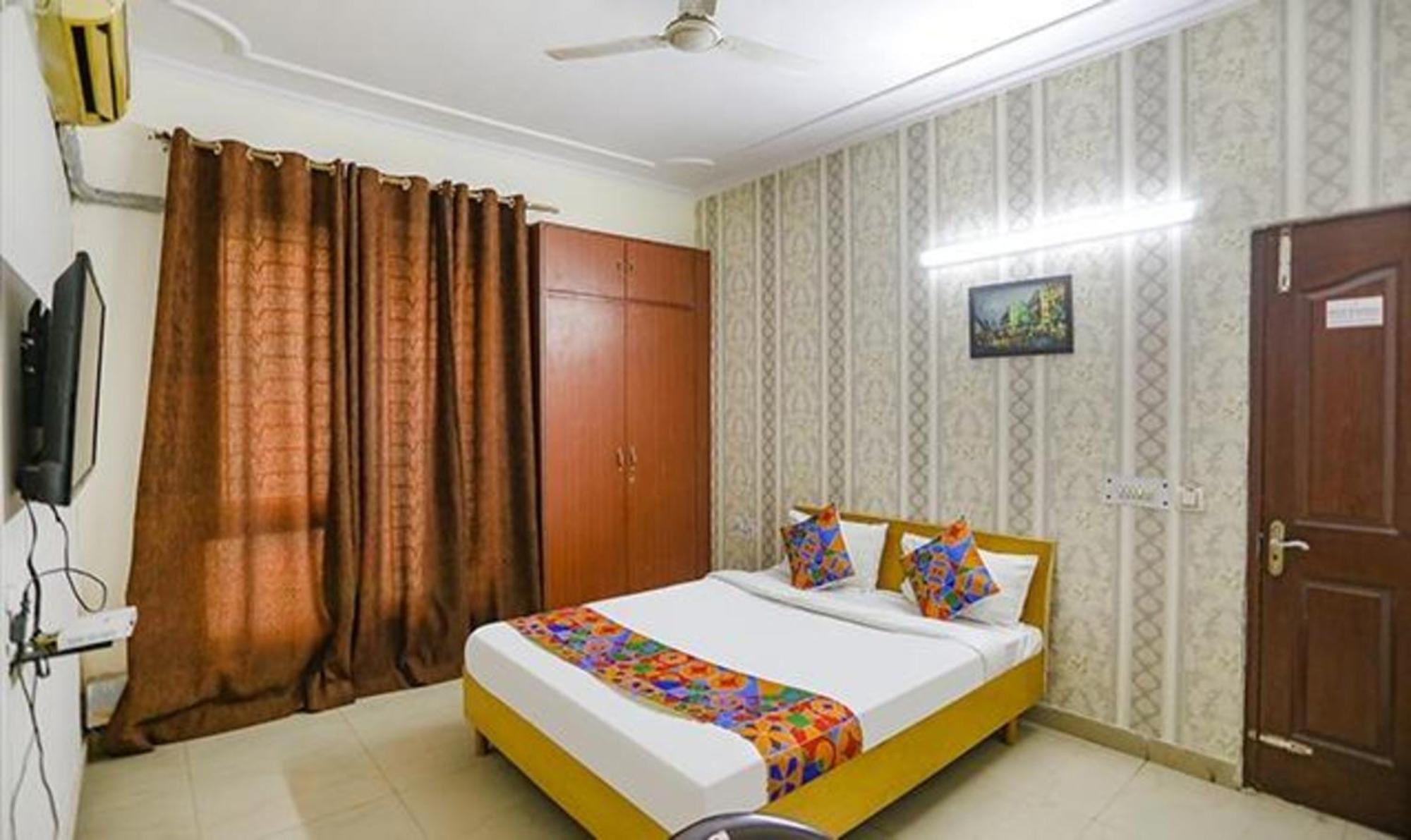 Fabexpress Ap International Hotel Noida Ngoại thất bức ảnh